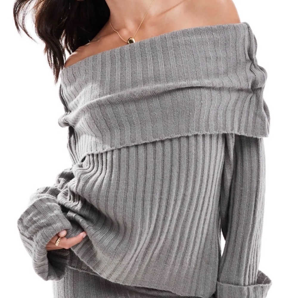 Chic Off-Shoulder Ribbed Sweater in Gray